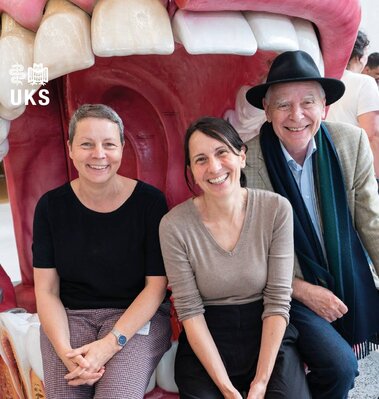 UKS-Vorst&auml;nde sitzen in Mundh&ouml;hlenmodell