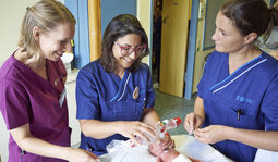 Trainingssituation mit Simulationspuppe Paul