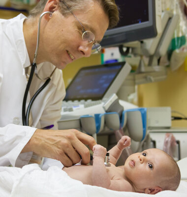 Professor Michael Zemlin ist Direktor der Klinik für Kinder- und Jugendmedizin am Universitätsklinikum des Saarlandes