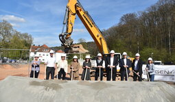 Feierlicher Spatenstich des Neubaus