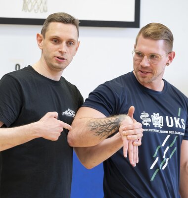 Die beiden Trainer Denis Heim und Sascha Schlusche bei einer praktischen Vorf&uuml;hrung